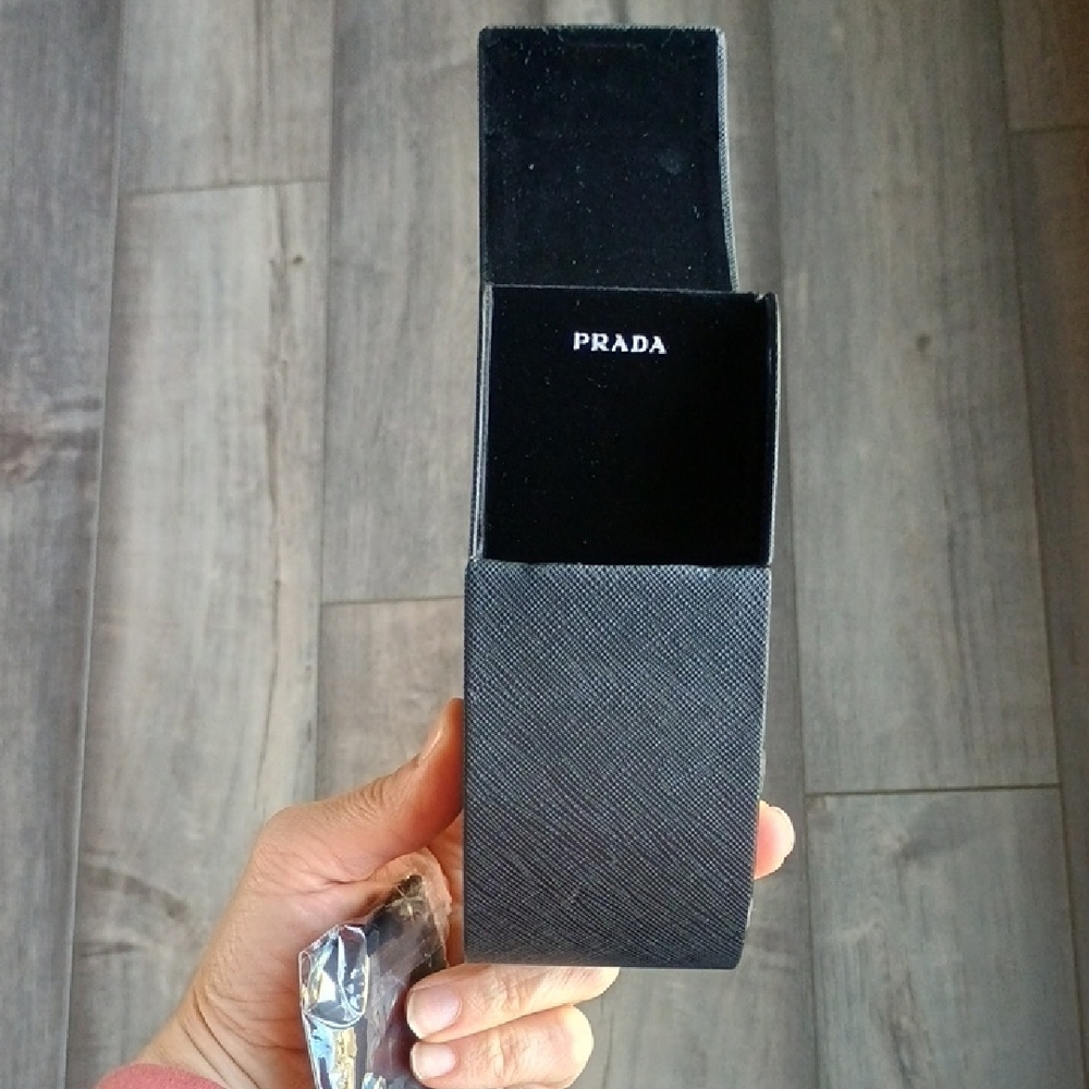 Prada Black Saffiano Eyewear Case With New Scratch-free Lens Cleaner Towelette - Picture 5 of 12